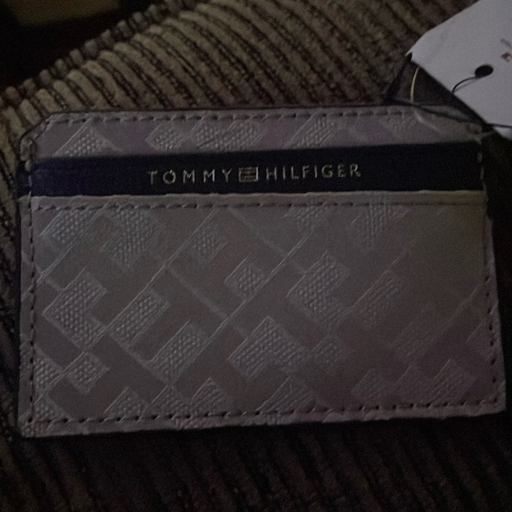 Tommy card holder